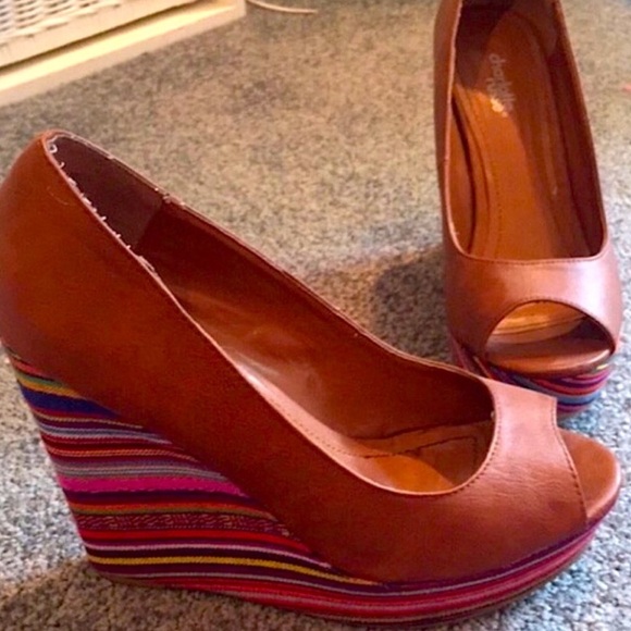Charlotte Russe Aztec Wedge Heels - Picture 5 of 7